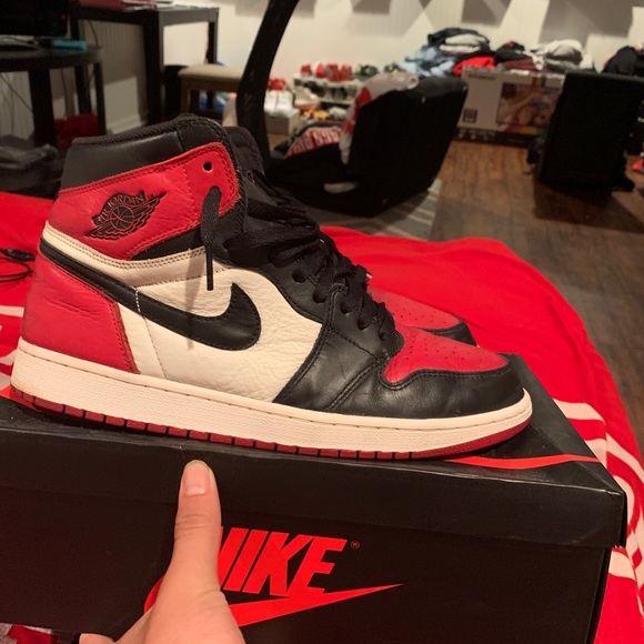 Black toe Jordan 1s - Picture 3 of 4
